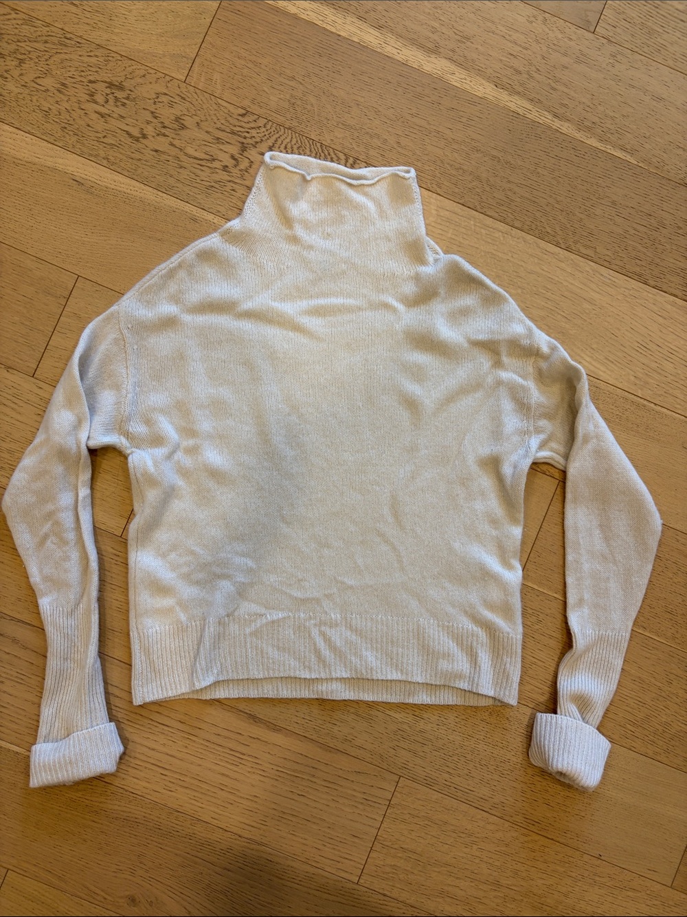 Wilfred 100% cashmere turtleneck cream/ivory sweater XS